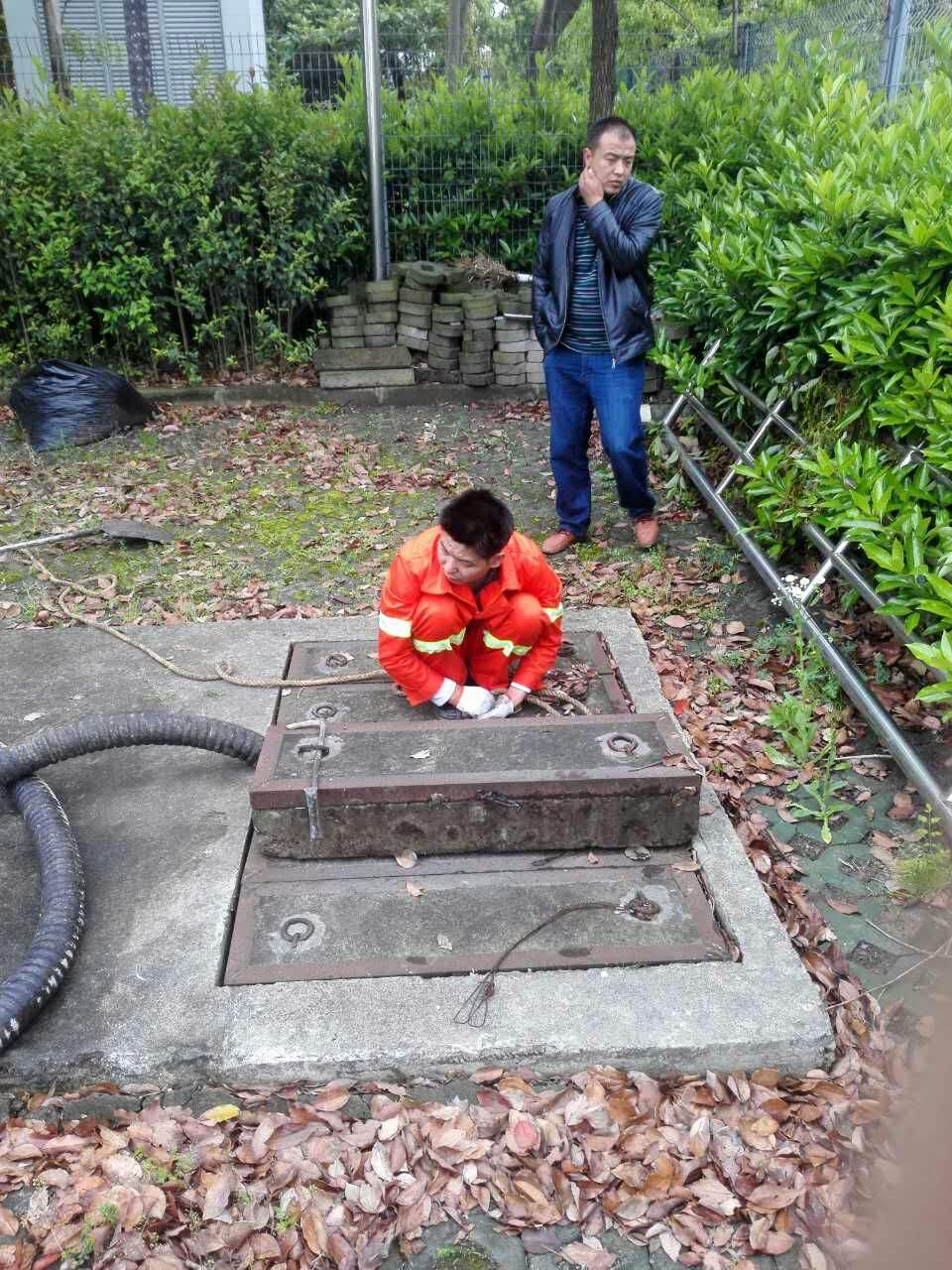 合作吸污抽粪