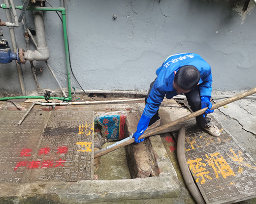 合作清掏化粪池